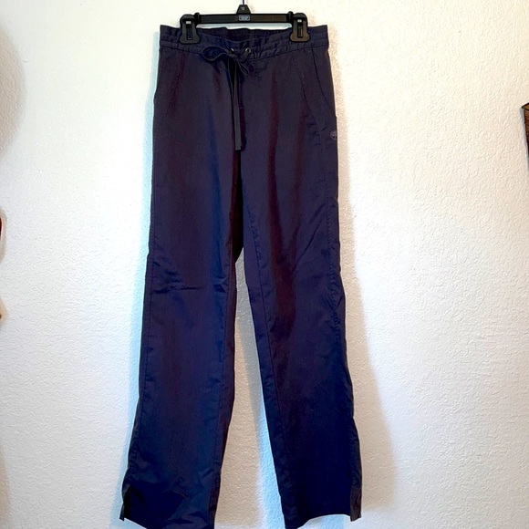 Purple Label by Healing Hands Scrubs - Picture 1 of 9